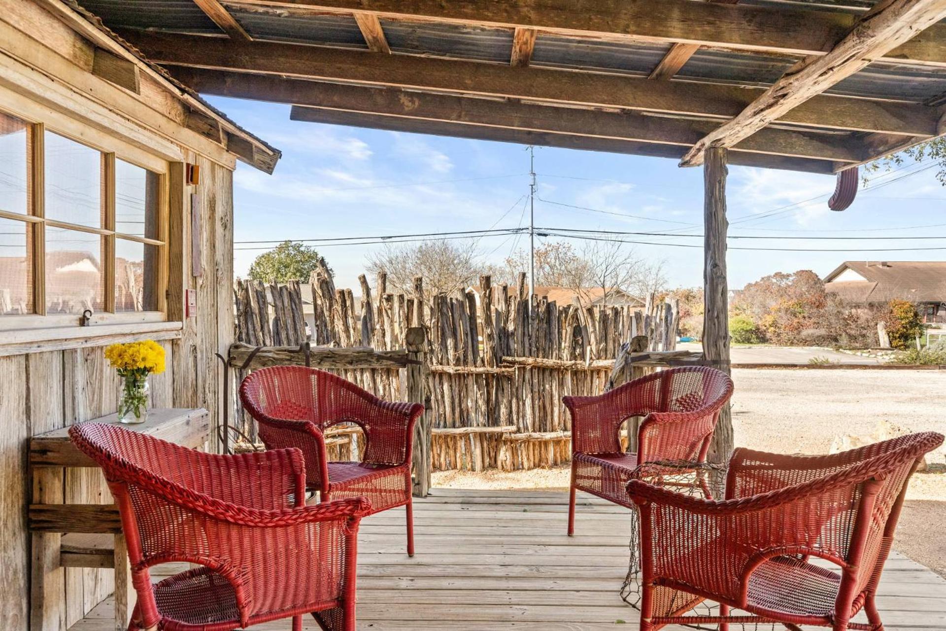 Вилла #6 The Root Cellar At Garrison In Gruene Нью Браунфелс Экстерьер фото